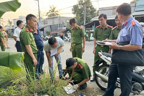 Vì ghen, chồng ra tay sát hại vợ trên đường