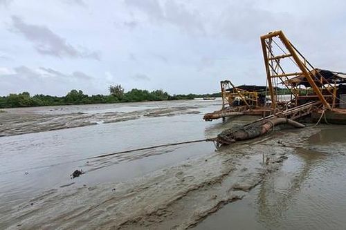 Vụ khúc sông bị bùn thải vùi lấp: Phải chụp ảnh khắc phục báo cáo hằng ngày