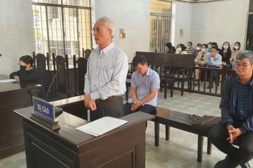 Cựu hiệu trưởng ở Đắk Lắk lập khống hồ sơ để bù tiền quà lễ, Tết