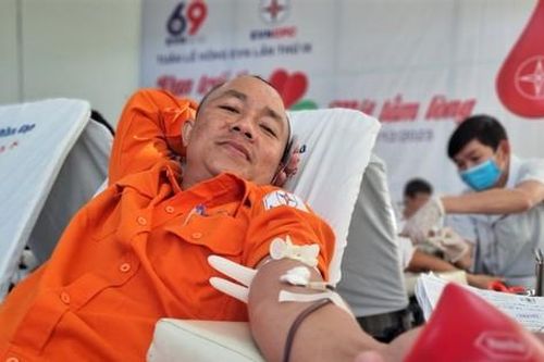 Hơn 2.300 CBCNV EVNCPC hiến máu tại 'Tuần lễ hồng EVN'