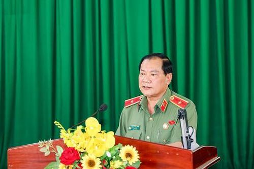 Thiếu tướng Nguyễn Văn Thuận tiếp xúc cử tri TP Cần Thơ