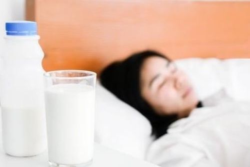 Sữa thơm ngon, giàu canxi nhưng 5 người này không nên uống
