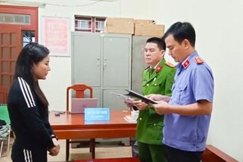 Phát hiện 3 phụ nữ 'say' ma túy với 4 người đàn ông tại quán Karaoke ở TDP 4