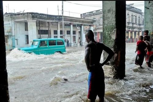 Cuba: Mưa lớn kéo dài 24 giờ, thủ đô La Habana ngập chìm trong biển nước