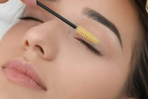 Dưỡng lông mi dài và cong bằng những nguyên liệu sẵn có tại nhà