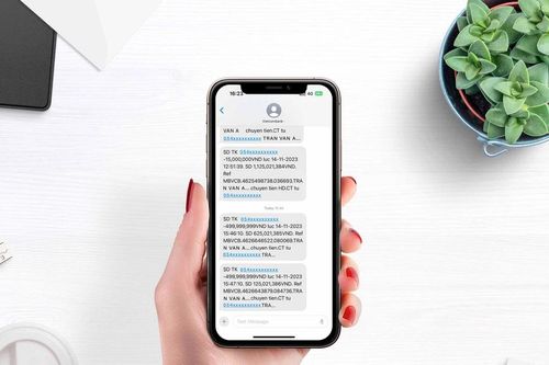 Ngân hàng tăng phí SMS, khuyến khích khách hàng nhận tin nhắn qua ứng dụng