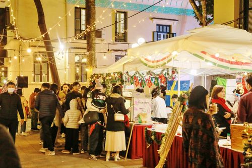 Không khí Giáng sinh đậm chất châu Âu giữa lòng Hà Nội