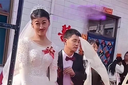 Cô dâu bị dân làng chế giễu vì ngoại hình 'không giống ai', chú rể đáp một câu khiến mọi người tự 'ngượng'
