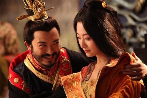 Trong thời cổ đại, tại sao lấy vợ lại dùng từ 'cưới', còn tiểu thiếp lại dùng từ 'nạp'?