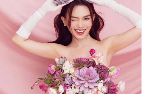 Sĩ Thanh táo bạo dùng sen đá làm áo, body ở tuổi 37 'gây sốt'