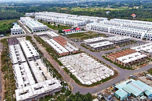 Vì sao doanh nghiệp BĐS hay 'cầm đèn chạy trước ô tô'?