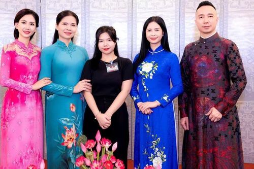 Đạo diễn Gen Z Bảo Ngọc quảng bá văn hóa Việt với tà áo dài