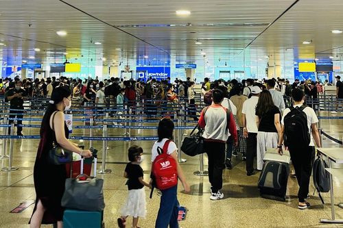Nhiều giải pháp khắc phục tình trạng quá tải sân bay