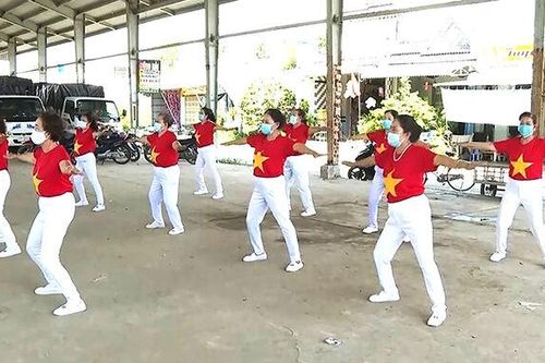 CLB thể dục dưỡng sinh xã Đào Hữu Cảnh