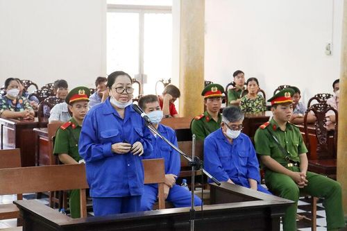 Trốn thuế gần 800 tỷ đồng, 'trùm buôn lậu' Mười Tường và hai cựu cán bộ công an hầu tòa