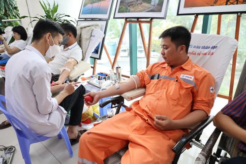 Tổng Công ty Điện lực miền Trung vận động người lao động hiến tặng 2.100 đơn vị máu