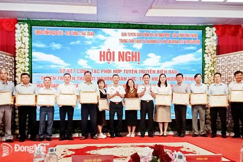 Hải quân Việt Nam - Điểm tựa cho ngư dân vươn khơi, bám biển