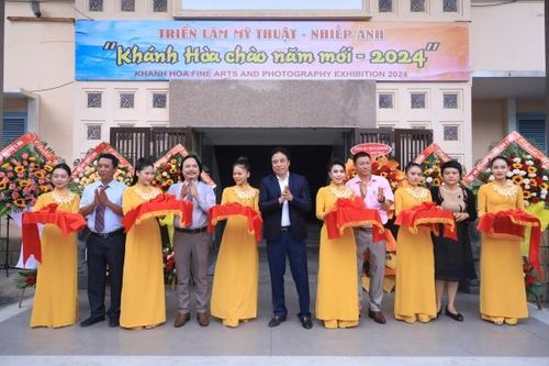Khai mạc triển lãm mỹ thuật - nhiếp ảnh 'Khánh Hòa chào năm mới 2024'