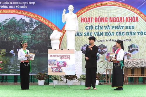 Ngoại khóa 'giữ gìn và phát huy bản sắc văn hóa các dân tộc'