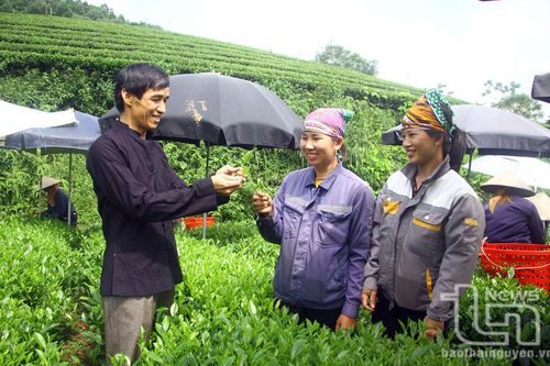 Phổ biến, giáo dục pháp luật cho người có uy tín