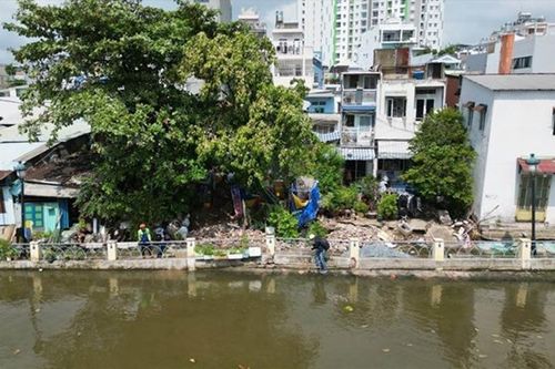 Thành Phố Hồ Chí Minh chỉ đạo khắc phục sạt lở tuyến kè kênh Thanh Đa