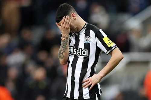 Newcastle cúi đầu rời Champions League