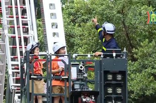 Người dân Thủ đô được trải nghiệm kỹ năng PCCC và CNCH