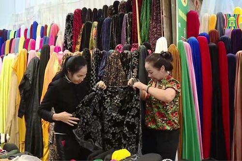 Đi chợ vải ngày cuối năm