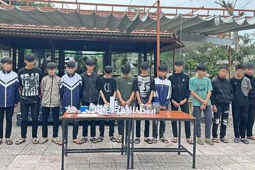 Xử lý nhóm thanh thiếu niên vi phạm giao thông, phát hiện thêm hành vi mua bán thuốc nổ