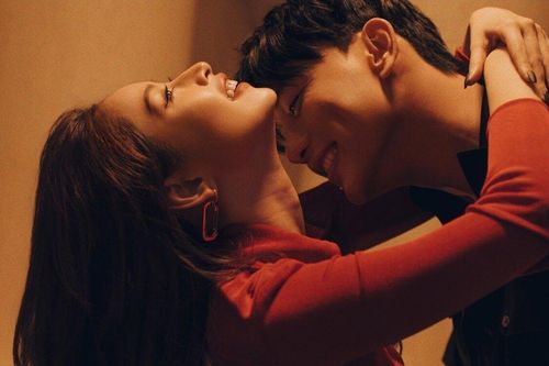 'Cặp đôi ma cà rồng' Chi Pu - Thuận Nguyễn tung ảnh tình tứ