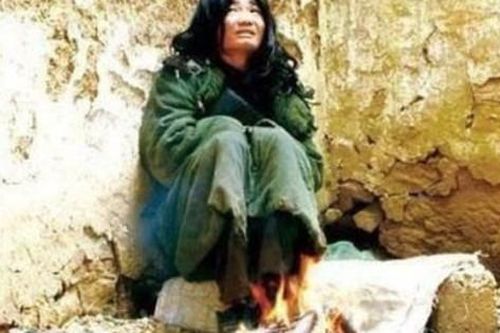 Chàng trai 18 tuổi phải đi ăn xin, 23 tuổi chết vì đói, cảnh báo cách nuôi con sai lầm mà nhiều phụ huynh mắc phải