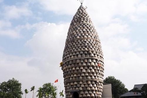 Độc đáo tháp Thần Nông được ghép từ 1012 cối đá cũ