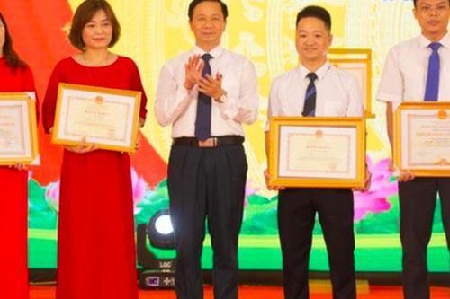 Hàng nghìn nhà giáo có khen nhưng chưa có thưởng