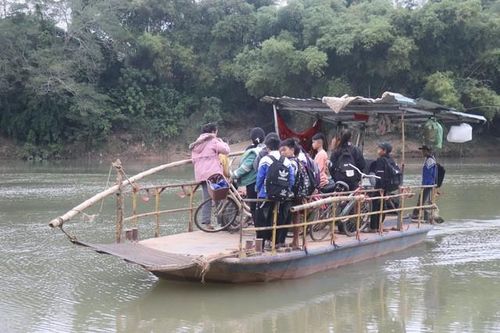 Khó khăn bủa vây ốc đảo bên bờ sông Mã