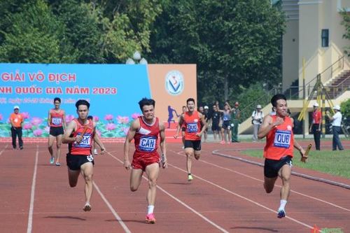 Chuyện cười ra nước mắt của vận động viên thể thao thành tích cao