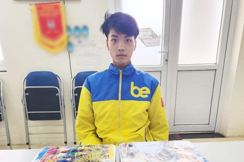 Bắt quả tang nam sinh vận chuyển 8kg pháo hoa nổ đi tiêu thụ