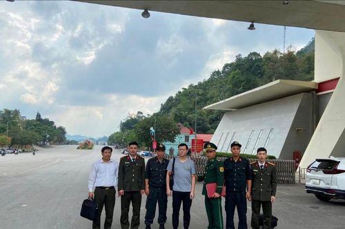 Hưng Yên: Bàn giao đối tượng truy nã nhập cảnh trái phép vào Việt Nam