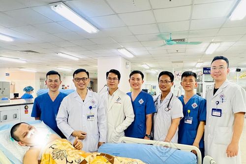 Cứu sống bệnh nhân bị đâm thấu tim nhiều vết thương, 3 lần ngừng tuần hoàn