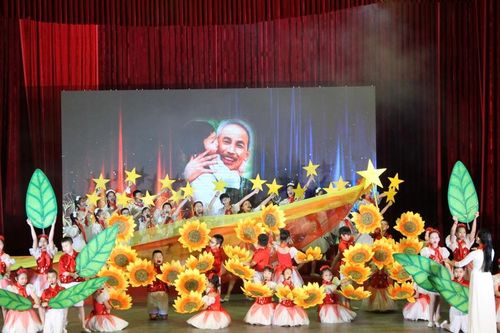 Hơn 400 học sinh tham gia Liên hoan hợp xướng quận Tây Hồ
