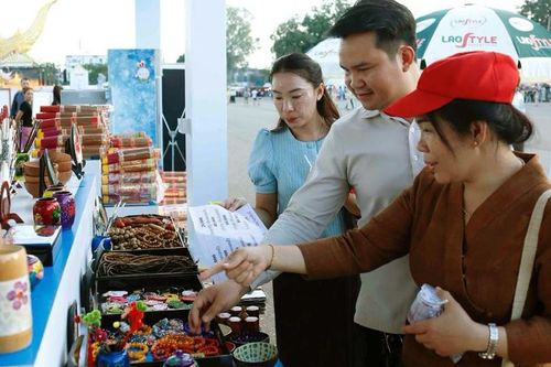 Doanh nghiệp Hà Nội và Viêng Chăn hợp tác tiêu thụ sản phẩm