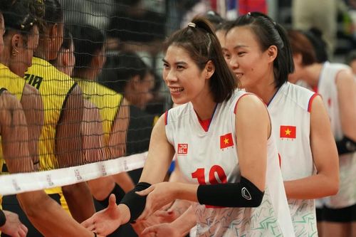 Tin nóng thể thao tối 15/12: Tuyển bóng chuyền nữ Việt Nam về nhà, Công Phượng trở lại HAGL