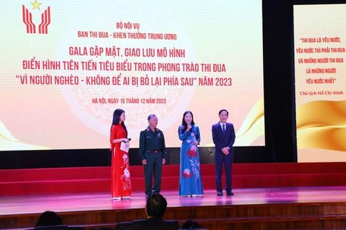 Gặp mặt điển hình phong trào thi đua 'Vì người nghèo - Không ai bị bỏ lại phía sau'