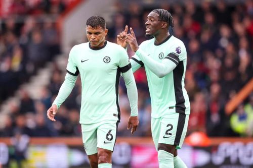 Cơn khủng hoảng tại Câu lạc bộ Chelsea và mặt trái của đồng tiền