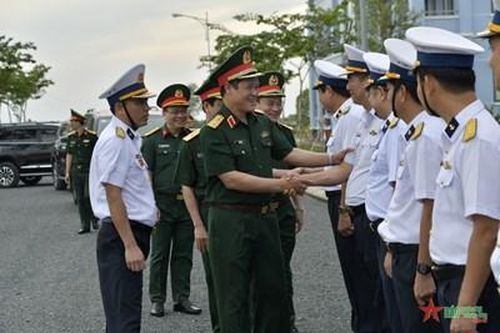 Thượng tướng Vũ Hải Sản kiểm tra các dự án tại Vùng 5 Hải quân