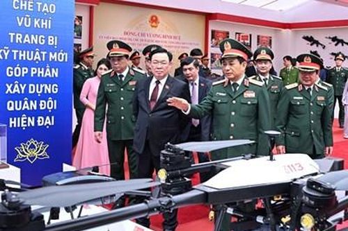Chủ tịch Quốc hội Vương Đình Huệ thăm, làm việc với Tổng cục Công nghiệp Quốc phòng