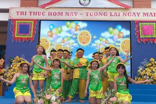 Học sinh tiểu học hào hứng tham gia các hoạt động tại ngày hội 'Em yêu sử Việt'