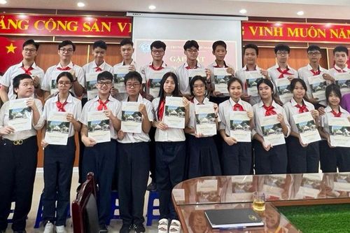 Lắng nghe học sinh nói
