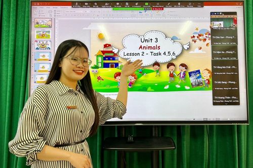 Giúp trò miền núi học tiếng Anh