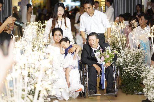 'Vườn trăm năm' - đám cưới trong mơ của các cặp đôi đặc biệt