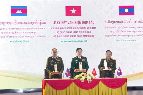 Chung tay vun đắp tình đoàn kết, hữu nghị giữa ba nước Việt Nam - Lào - Campuchia